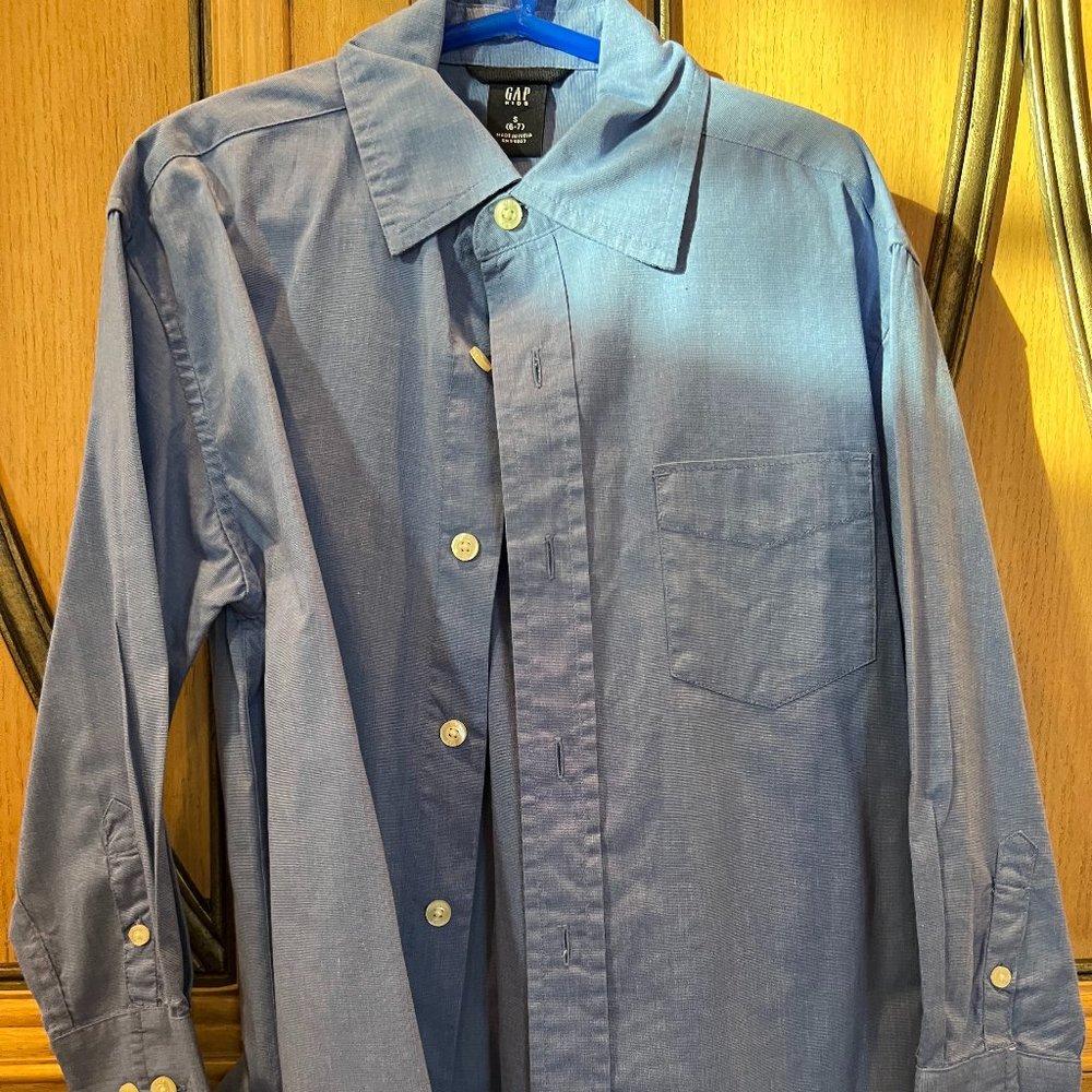 Gap boy's long sleeve shirt